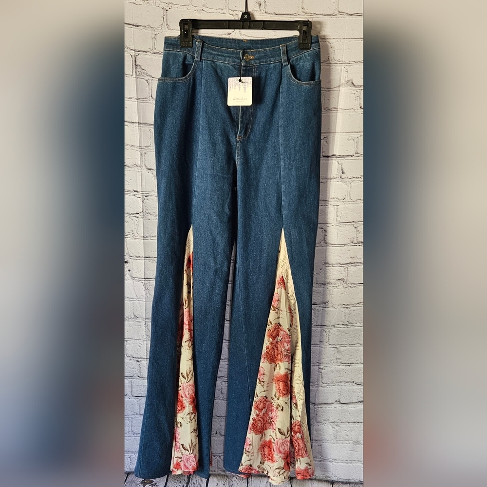 Wisteria Lane Floral Flares Sz Small NWT